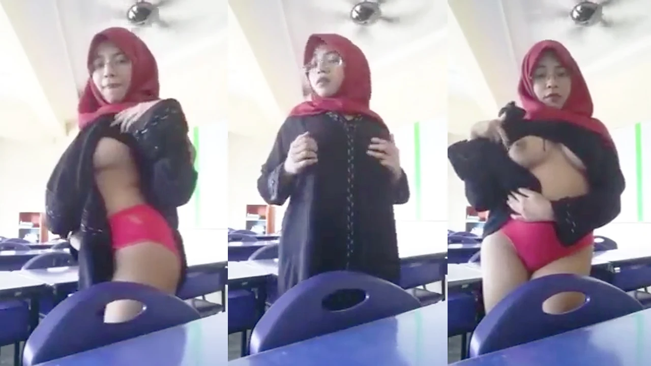 Video bokep  guru hijab sange telanjang
